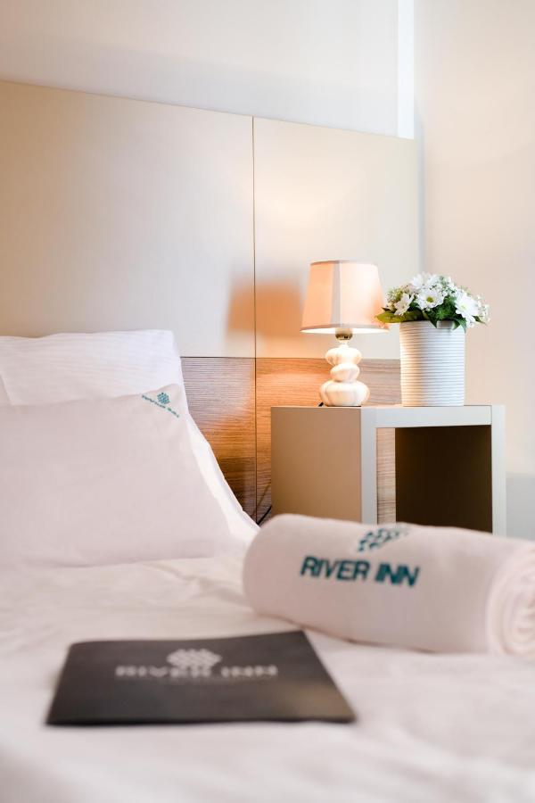River Inn Stari Banovci Eksteriør billede